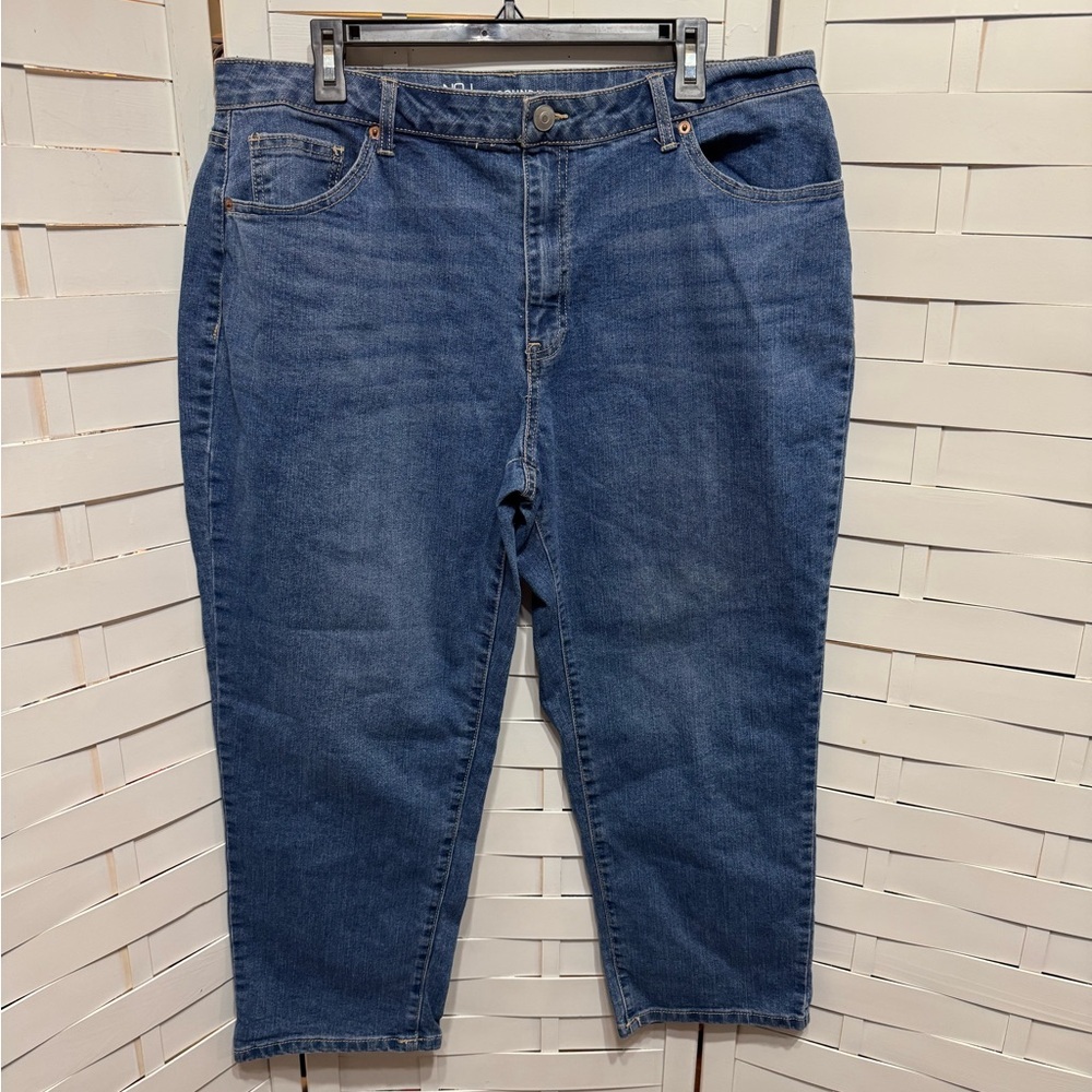 No Boundaries Cropped Blue Jeans